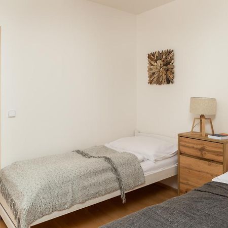 Sunny Apartment In Modrany By Prague Days Exteriör bild