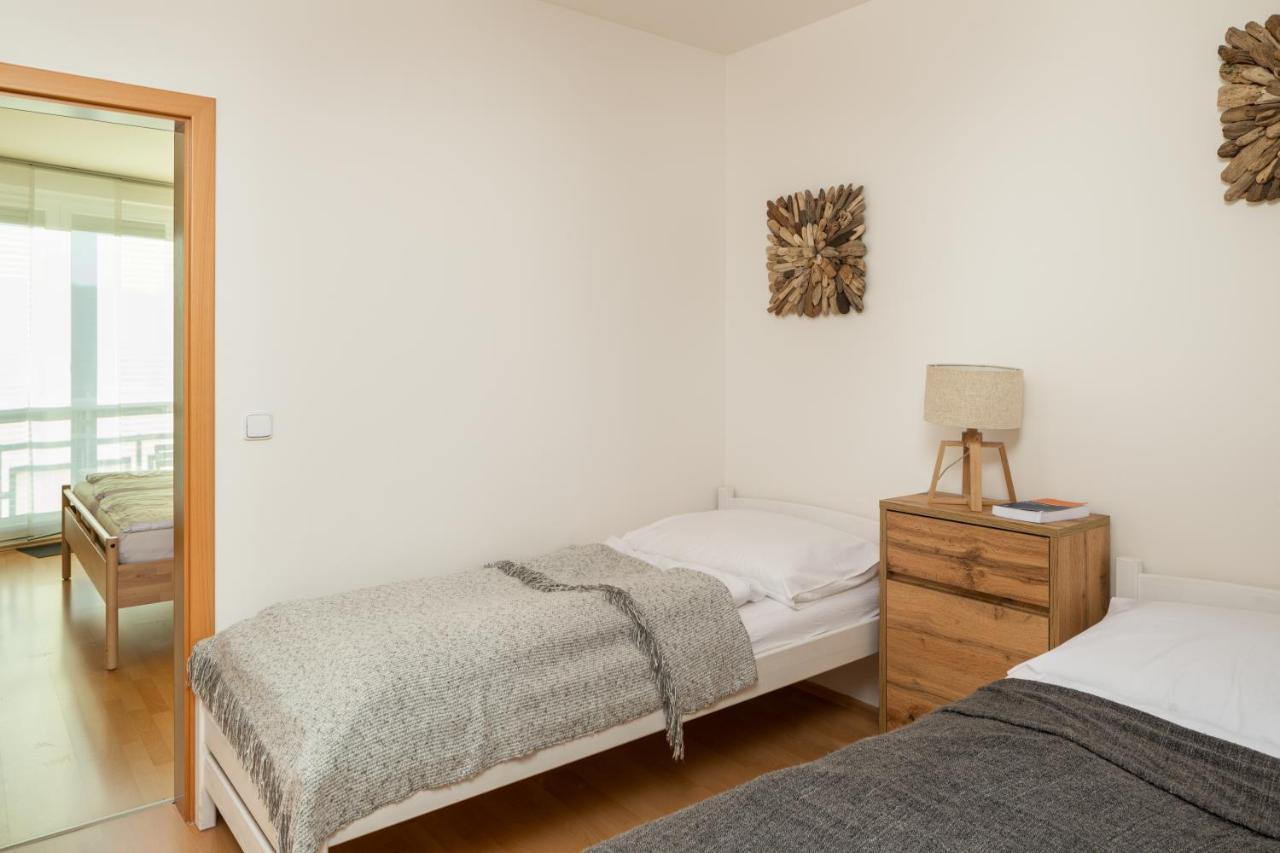 Sunny Apartment In Modrany By Prague Days Exteriör bild