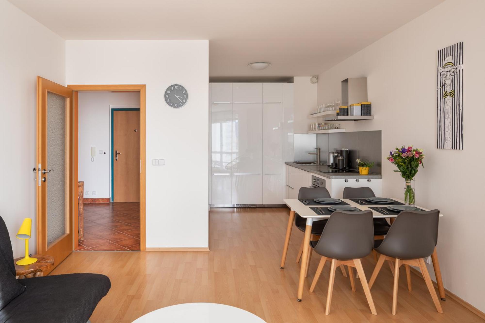Sunny Apartment In Modrany By Prague Days Exteriör bild