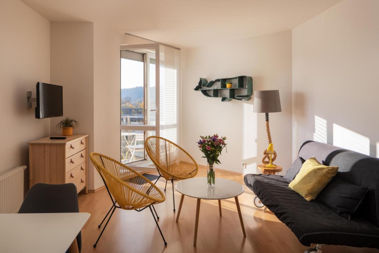 Sunny Apartment In Modrany By Prague Days Exteriör bild