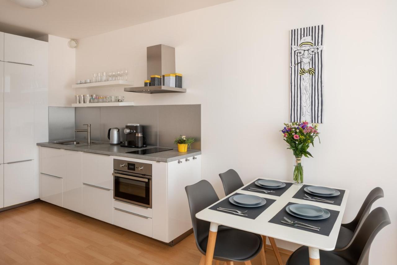 Sunny Apartment In Modrany By Prague Days Exteriör bild