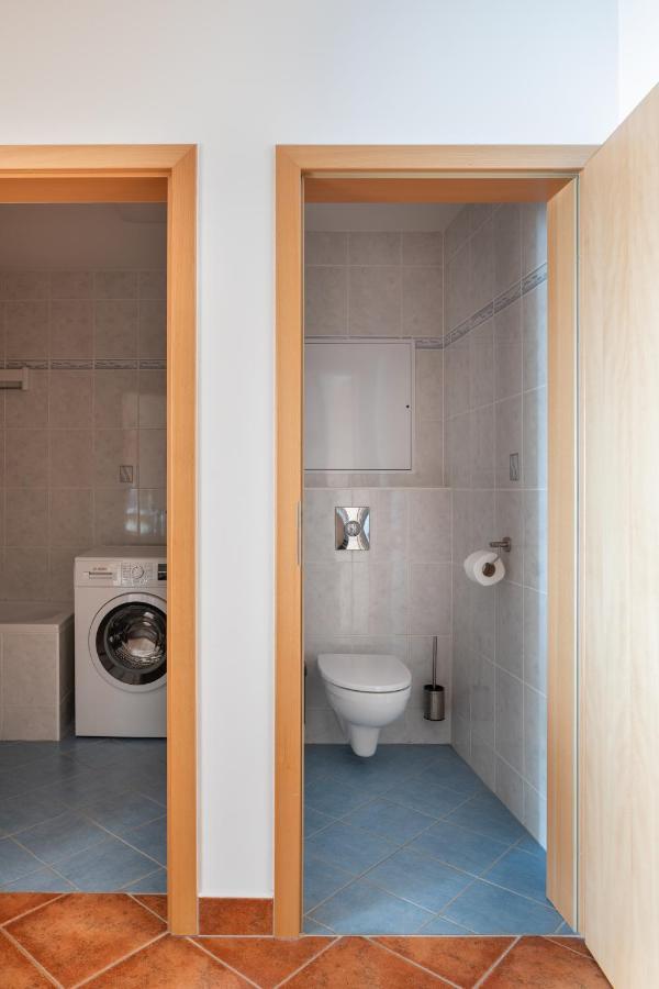 Sunny Apartment In Modrany By Prague Days Exteriör bild