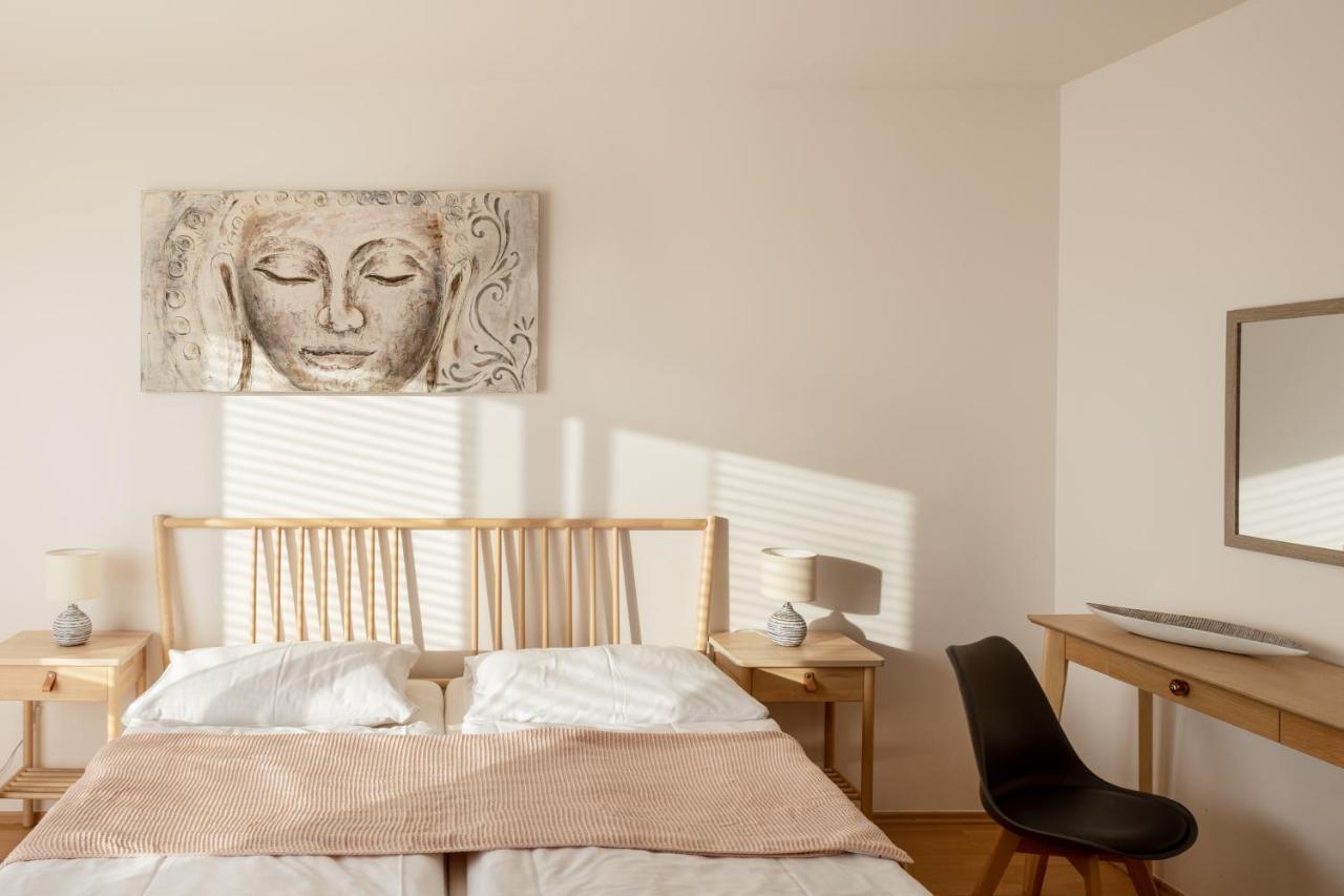Sunny Apartment In Modrany By Prague Days Exteriör bild