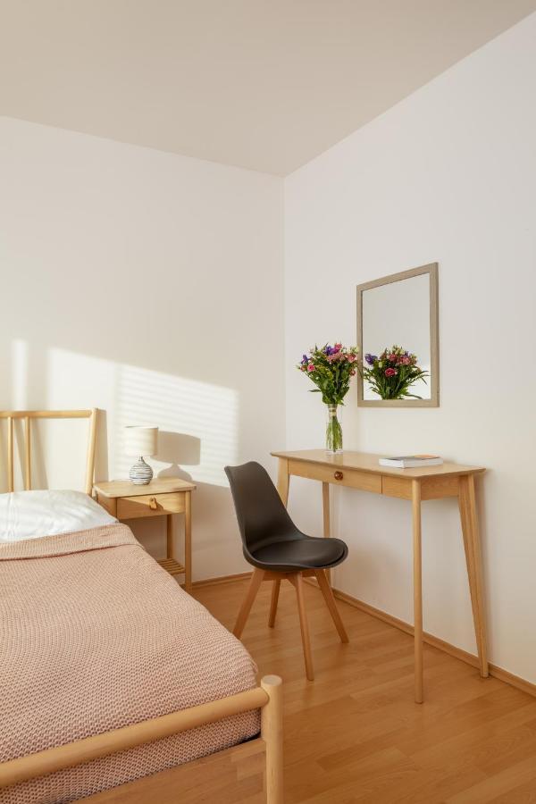 Sunny Apartment In Modrany By Prague Days Exteriör bild