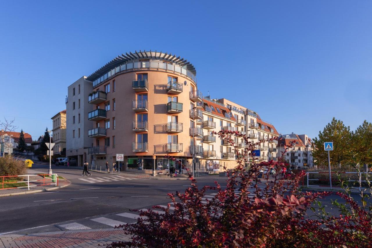 Sunny Apartment In Modrany By Prague Days Exteriör bild